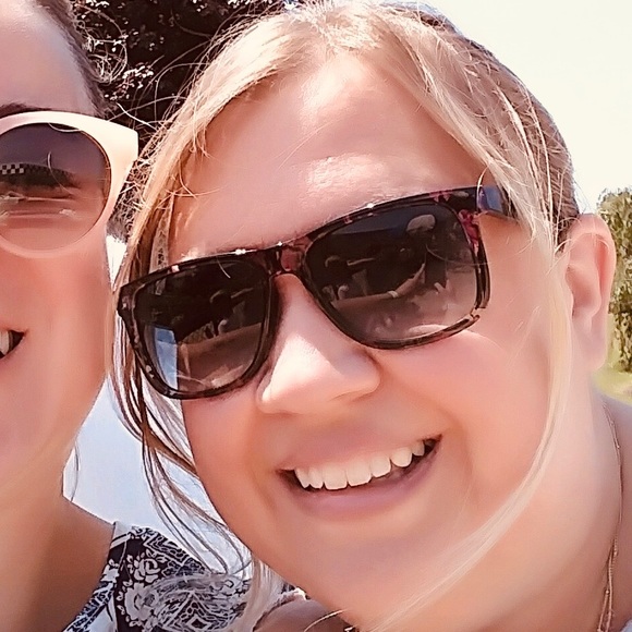 Meet your Posher, Becky - Picture 1 of 1